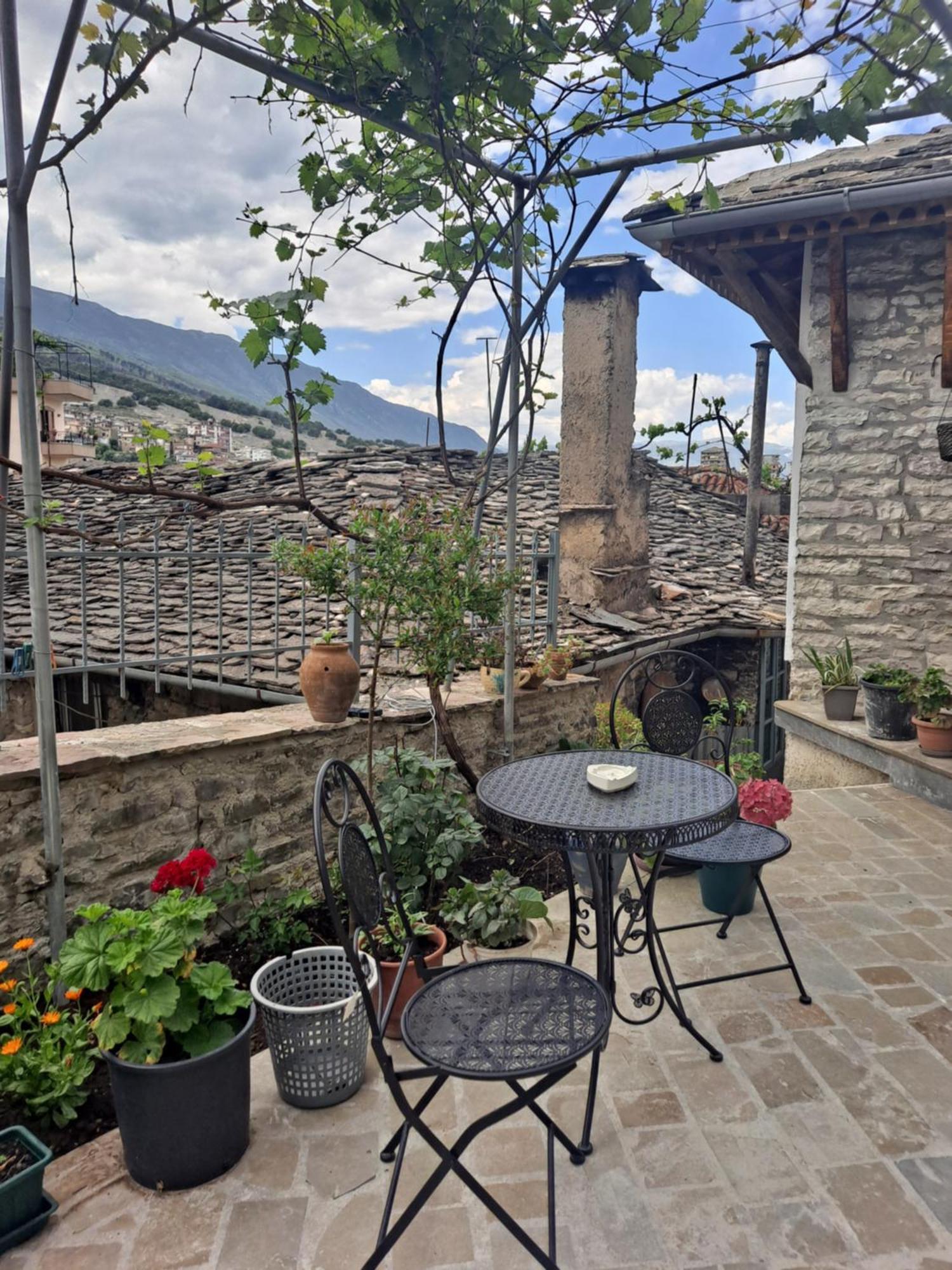 "Villa 70" Guesthouse Gjirokaster Luaran gambar