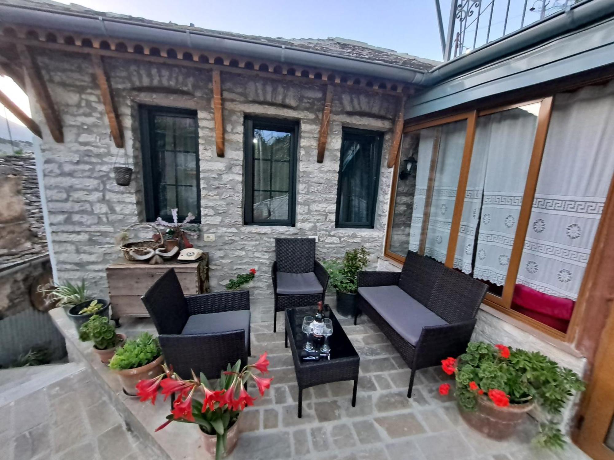 "Villa 70" Guesthouse Gjirokaster Luaran gambar